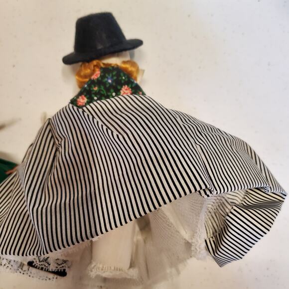 Madame Alexander Minitature Showcase Great Britain & Denmark Dolls with tags - Picture 6 of 16